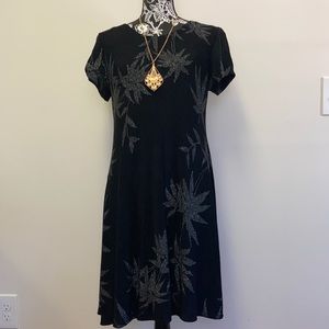 Jessica Howard Dress/Black with Leaf Design/Small